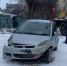 Подъём малолитражки автокраном. Фото ТГ «Азов. События» - RuffNews.Ru