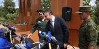 Юрий Слюсарь передал 100 мотоциклов военнослужащим Южного военного округа - Газета Приазовье