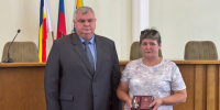 Глава Азовского района Сергей Комаров передал государственные награды семьям погибших героев - Газета Приазовье