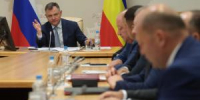Юрий Слюсарь потребовал ускорить завершение установки детских площадок в муниципалитетах Дона - Azov.DonDay.Ru