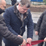 Дмитрий Устименко (в центре) перерезает красную ленточку на запуске котельной. Фото ruffnews.ru - RuffNews.Ru